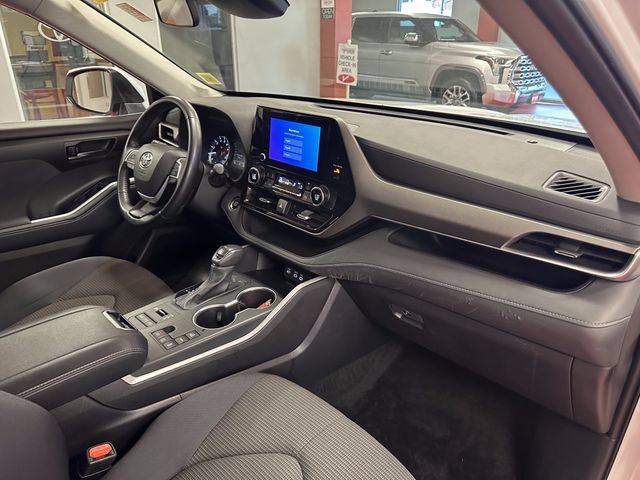 Certified 2025 Toyota Highlander LE AWD/4WD image 17