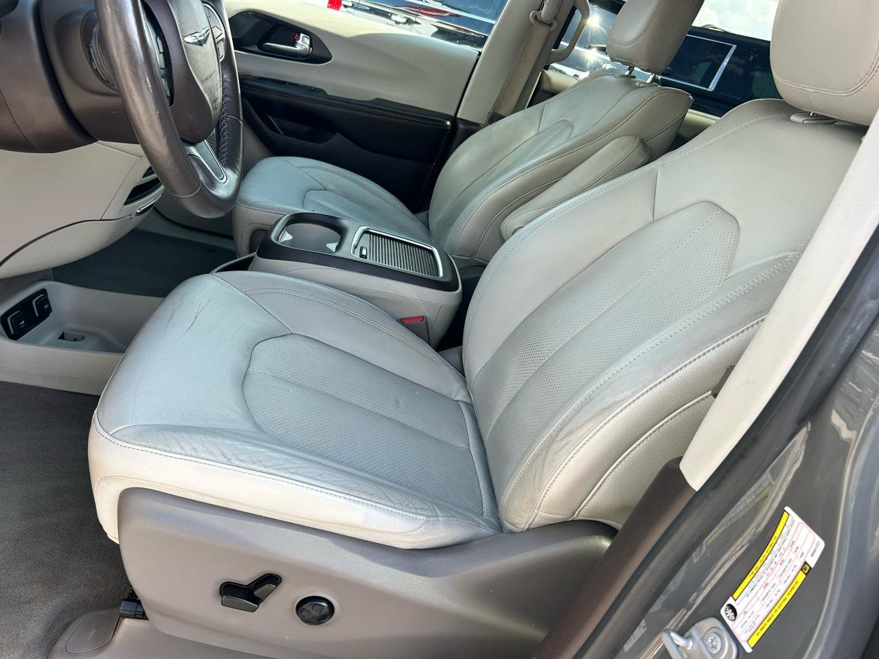 Used 2021 Chrysler Pacifica Touring-L w/ Premium & Safety Sphere Group FWD image 6