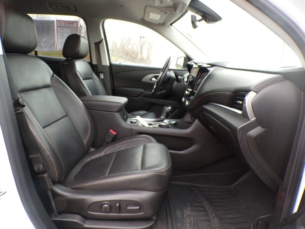 Used 2020 Chevrolet Traverse LT w/ LPO, Blackout Package AWD/4WD image 17