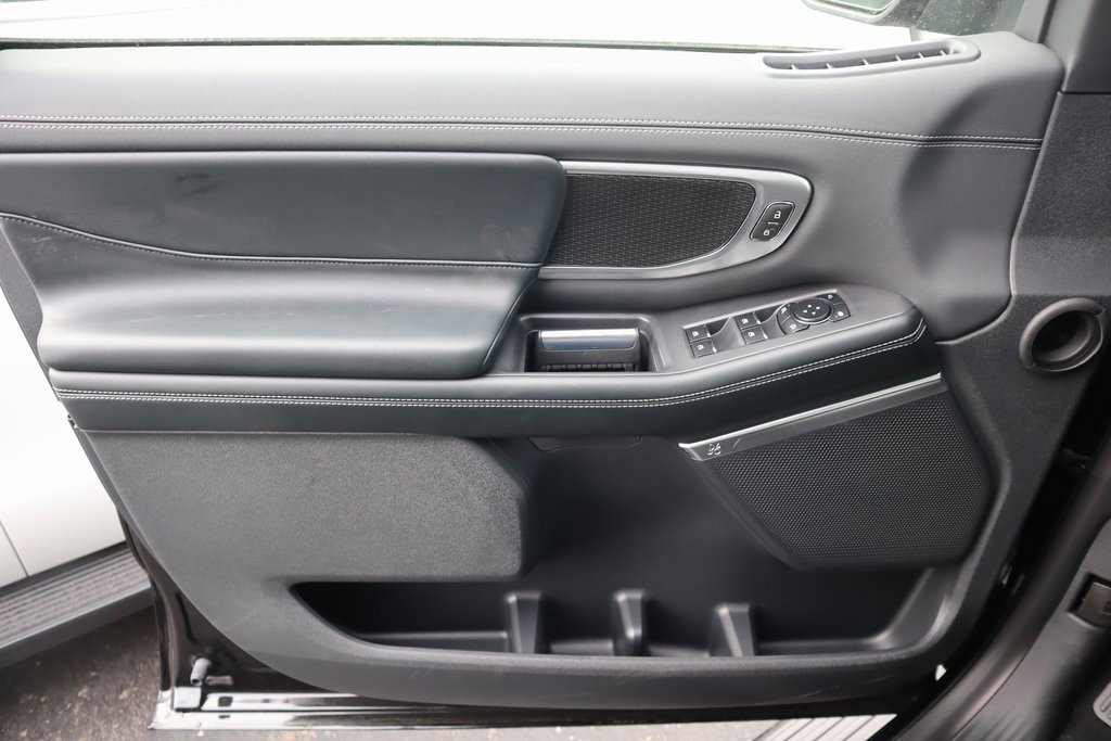 New 2025 Ford Expedition Platinum w/ Stealth Performance Package image 18