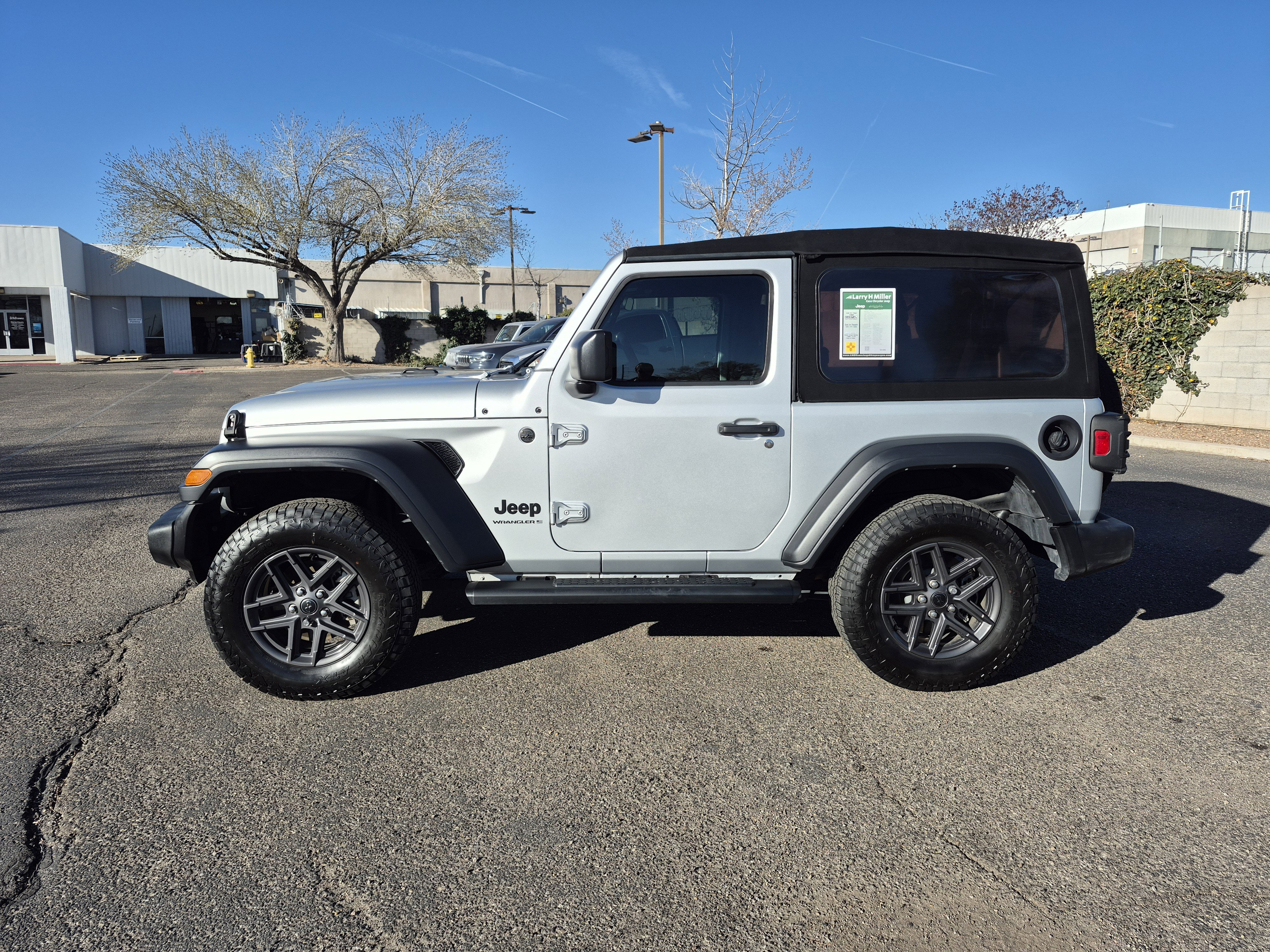 Used 2024 Jeep Wrangler Sport S image 4