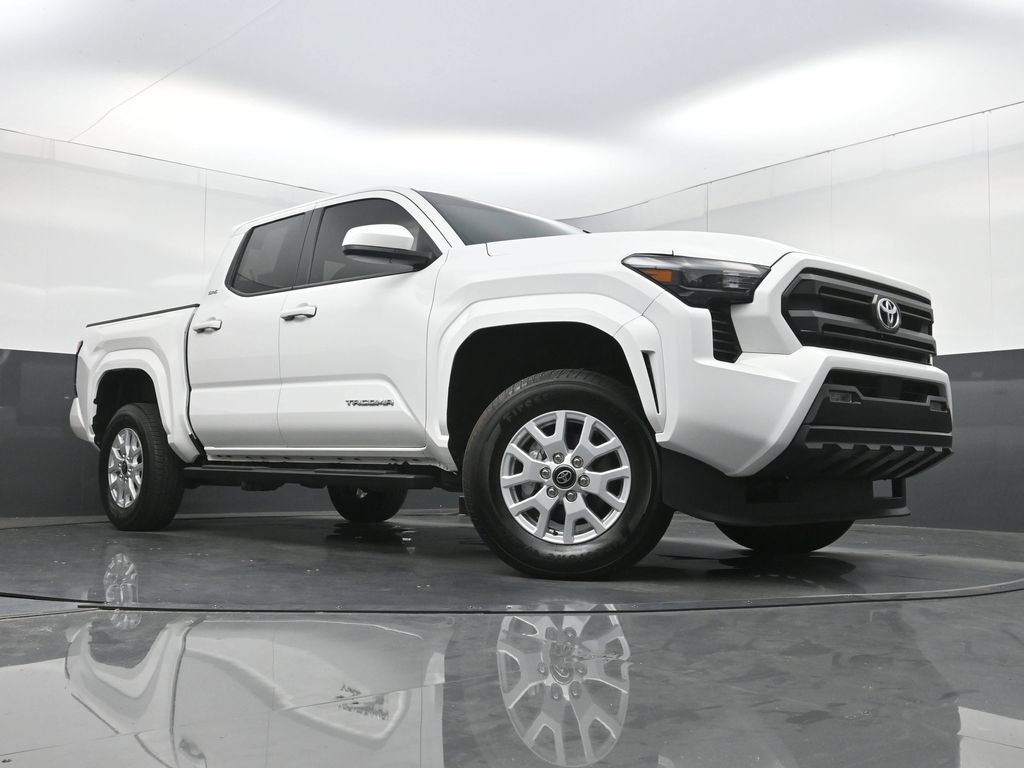 Used 2024 Toyota Tacoma SR5 AWD/4WD image 23