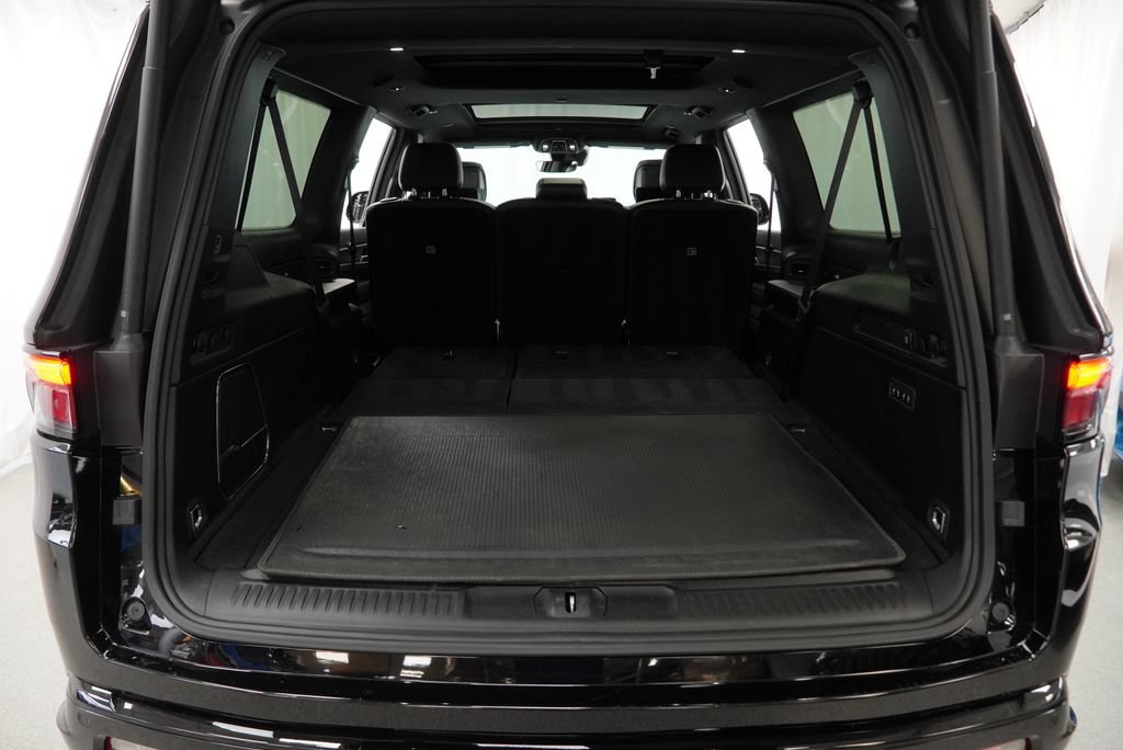 Used 2024 Jeep Wagoneer L Series II AWD/4WD image 30