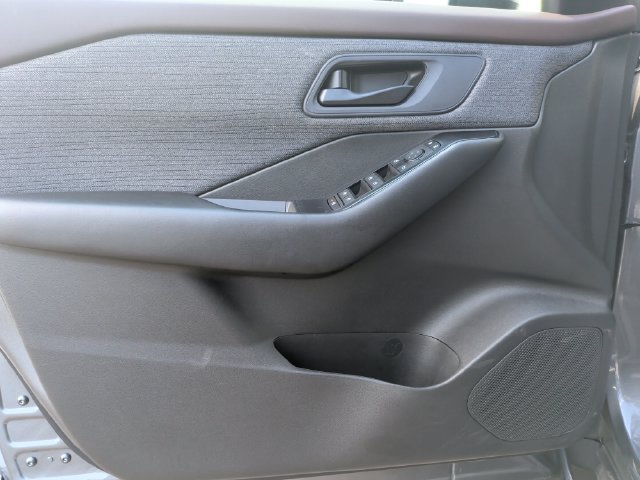 Used 2023 Nissan Rogue S FWD image 12