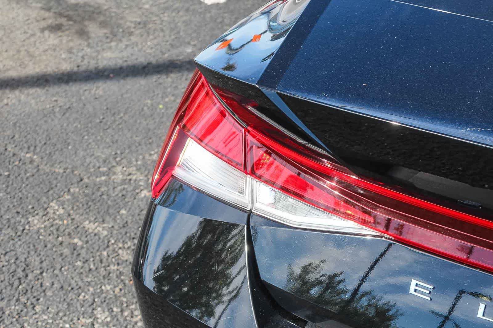 Used 2023 Hyundai Elantra SEL FWD image 8
