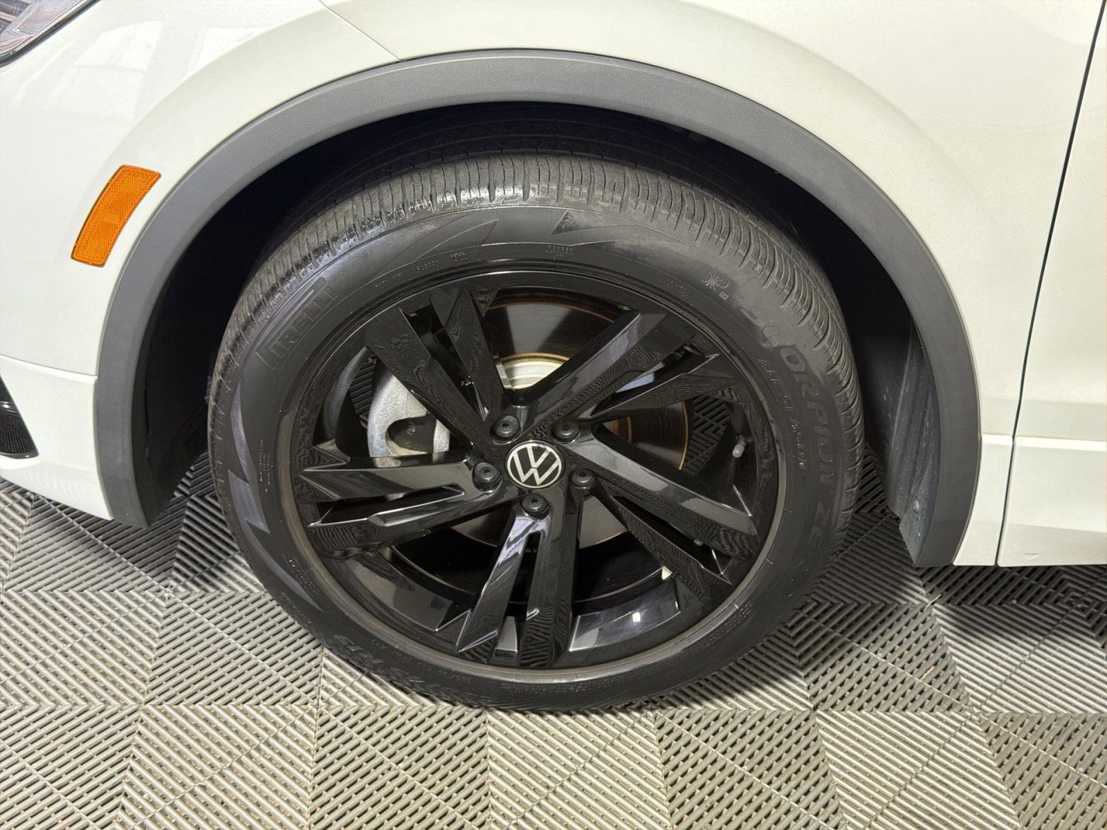 Used 2023 Volkswagen Tiguan SE R-Line AWD/4WD image 12