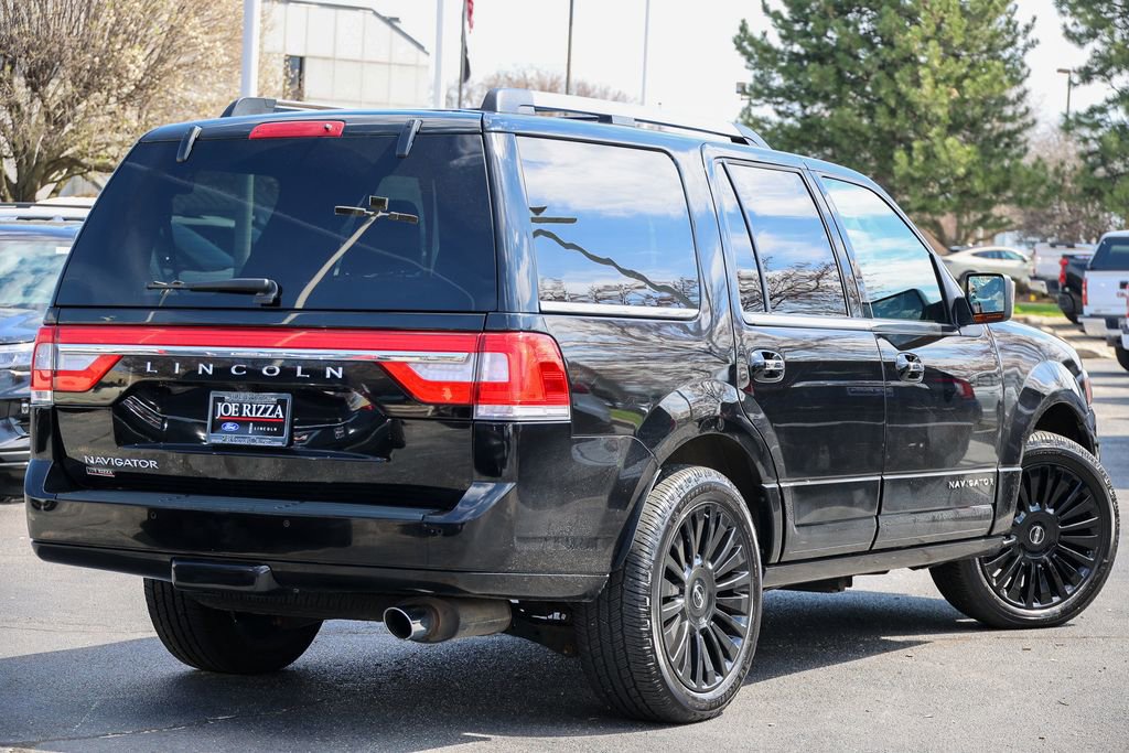 Used 2017 Lincoln Navigator Select image 18