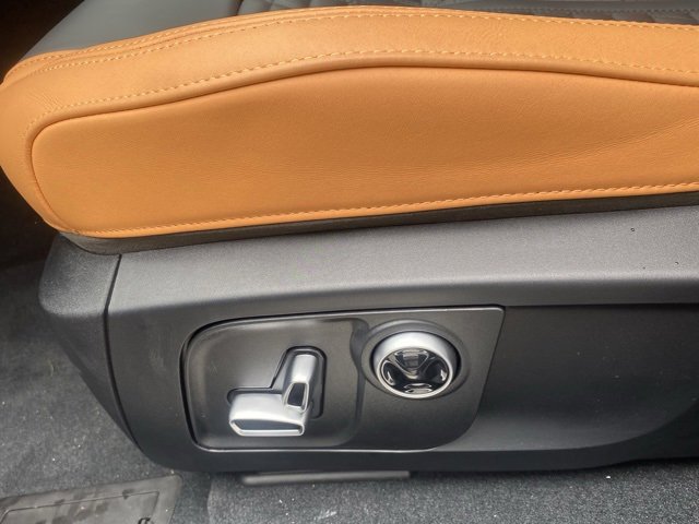 Used 2024 Maserati Levante Trofeo image 22