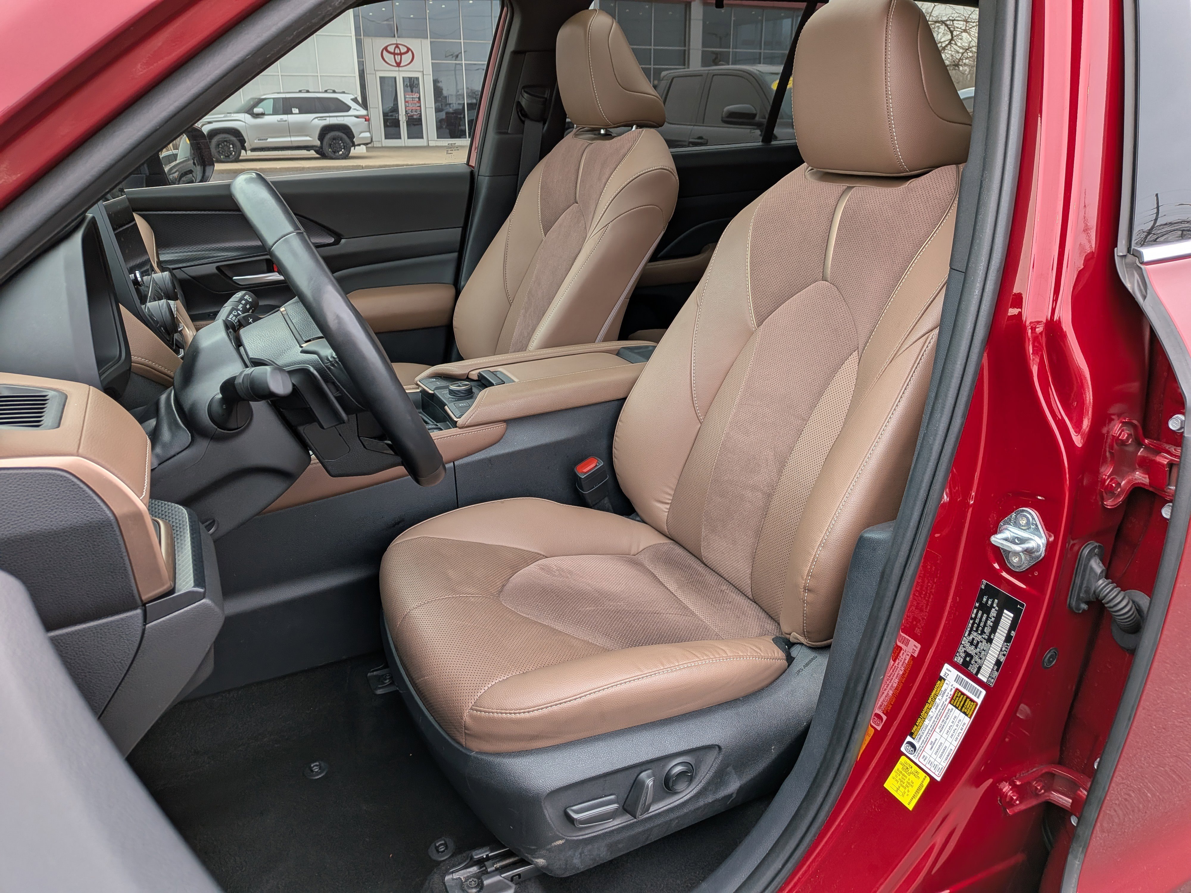 Used 2024 Toyota Grand Highlander AWD Hybrid image 15