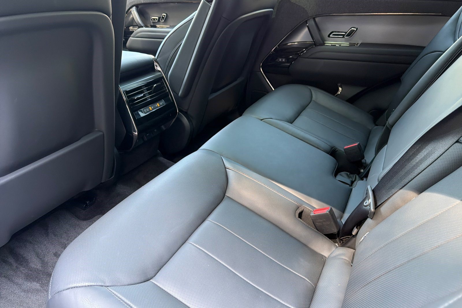 Used 2025 Land Rover Range Rover Sport SE AWD/4WD image 27