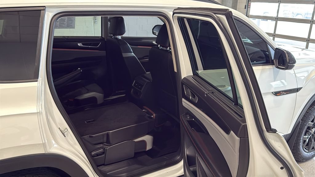 Used 2024 Volkswagen Atlas Peak Edition SEL AWD/4WD image 15