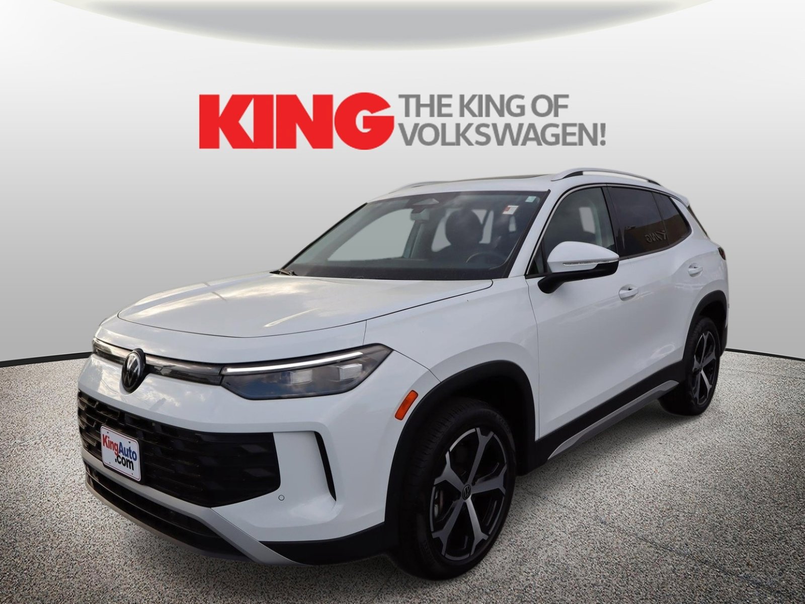 Certified 2025 Volkswagen Tiguan SE w/ Panoramic Sunroof Package image 8