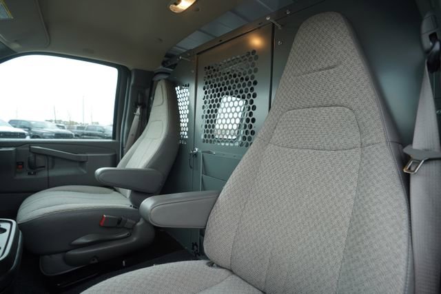 Used 2021 GMC Savana 3500 w/ Driver Convenience Package image 29