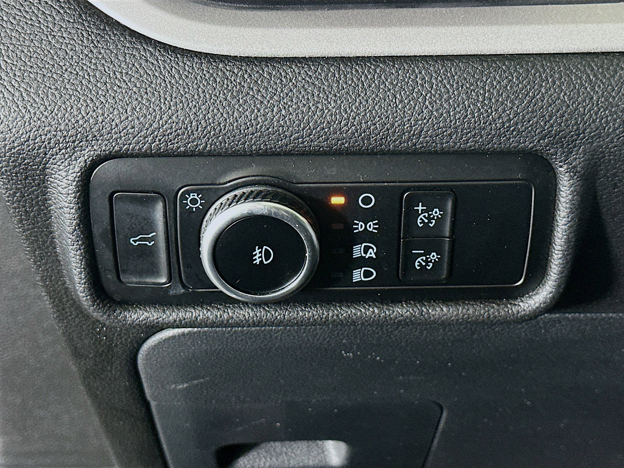 Used 2024 Ford Explorer XLT w/ Equipment Group 202A image 17