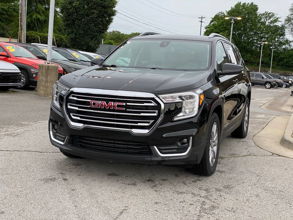 Used 2024 GMC Terrain SLT FWD image 3