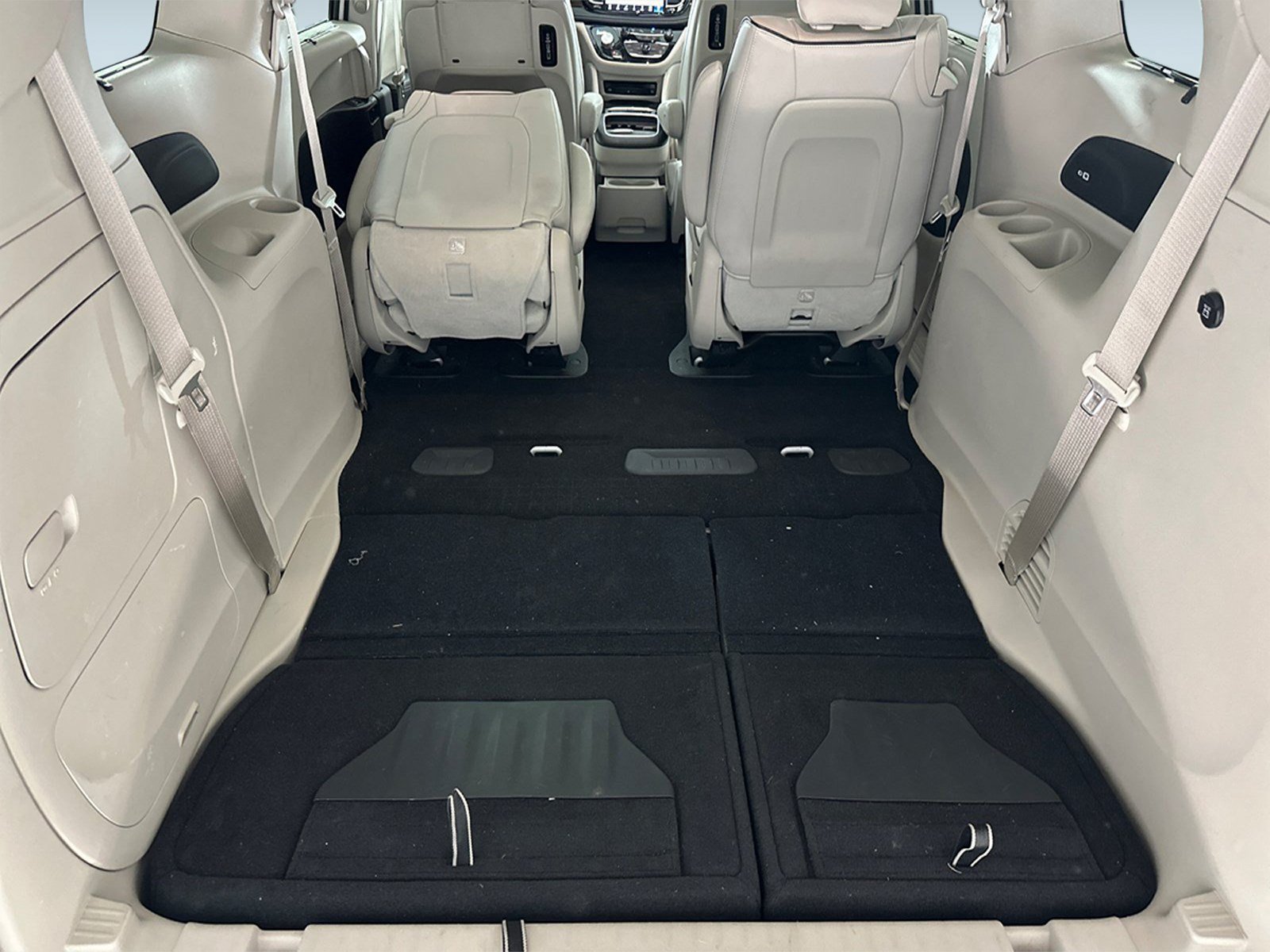 Used 2021 Chrysler Pacifica Limited w/ Uconnect Theater Family Group FWD image 27
