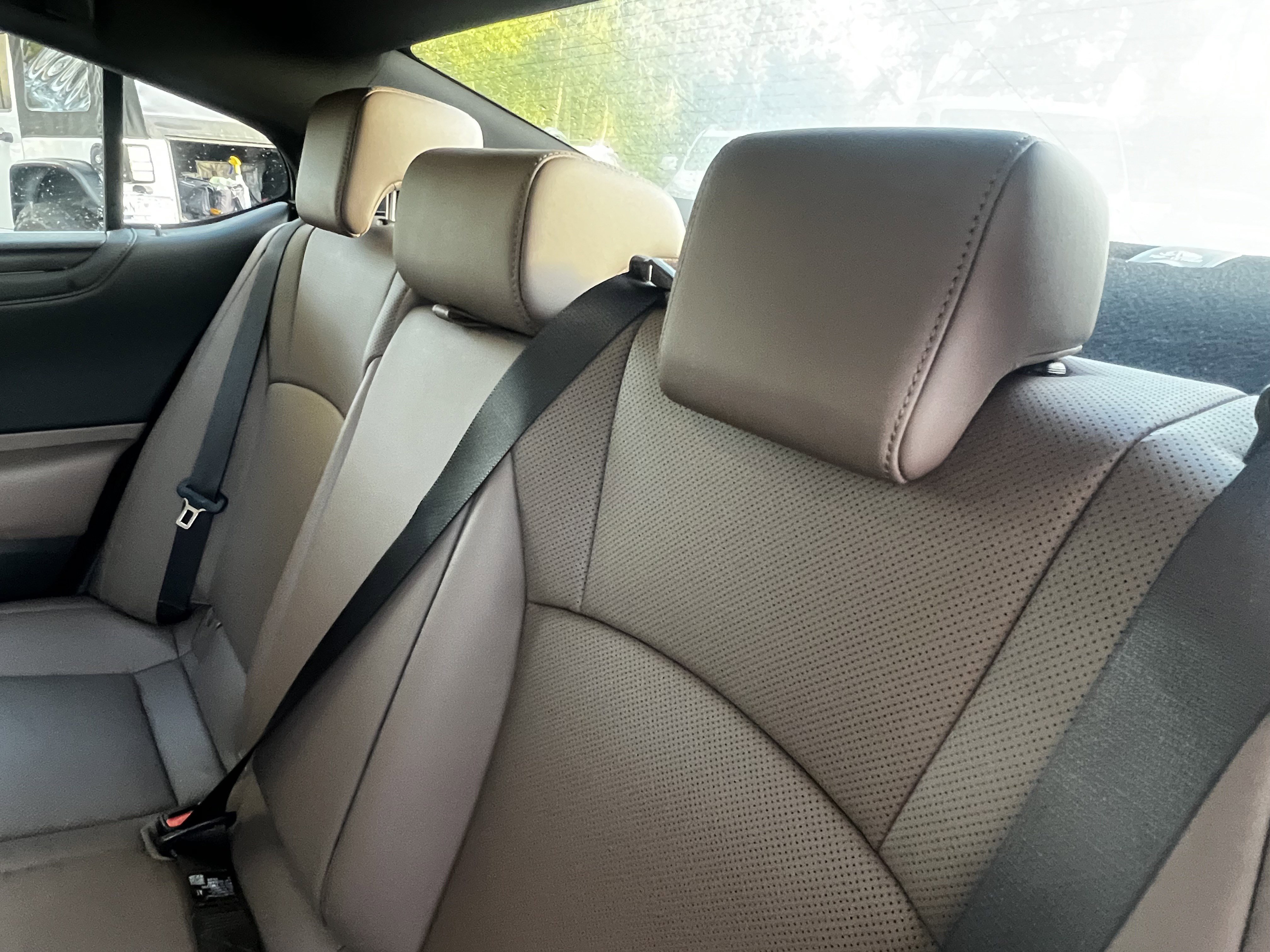 Used 2025 Lexus ES 300h w/ Premium Package image 32