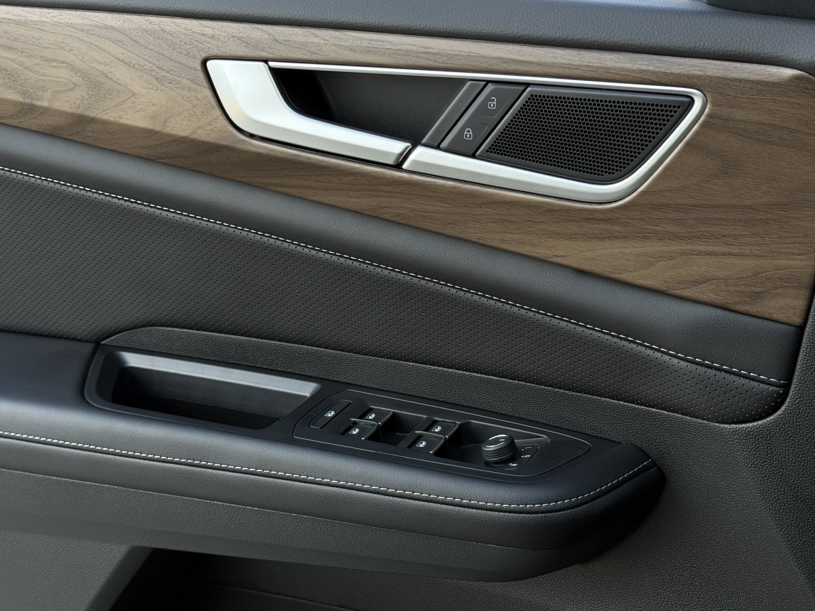 New 2026 Volkswagen Atlas SE FWD image 19