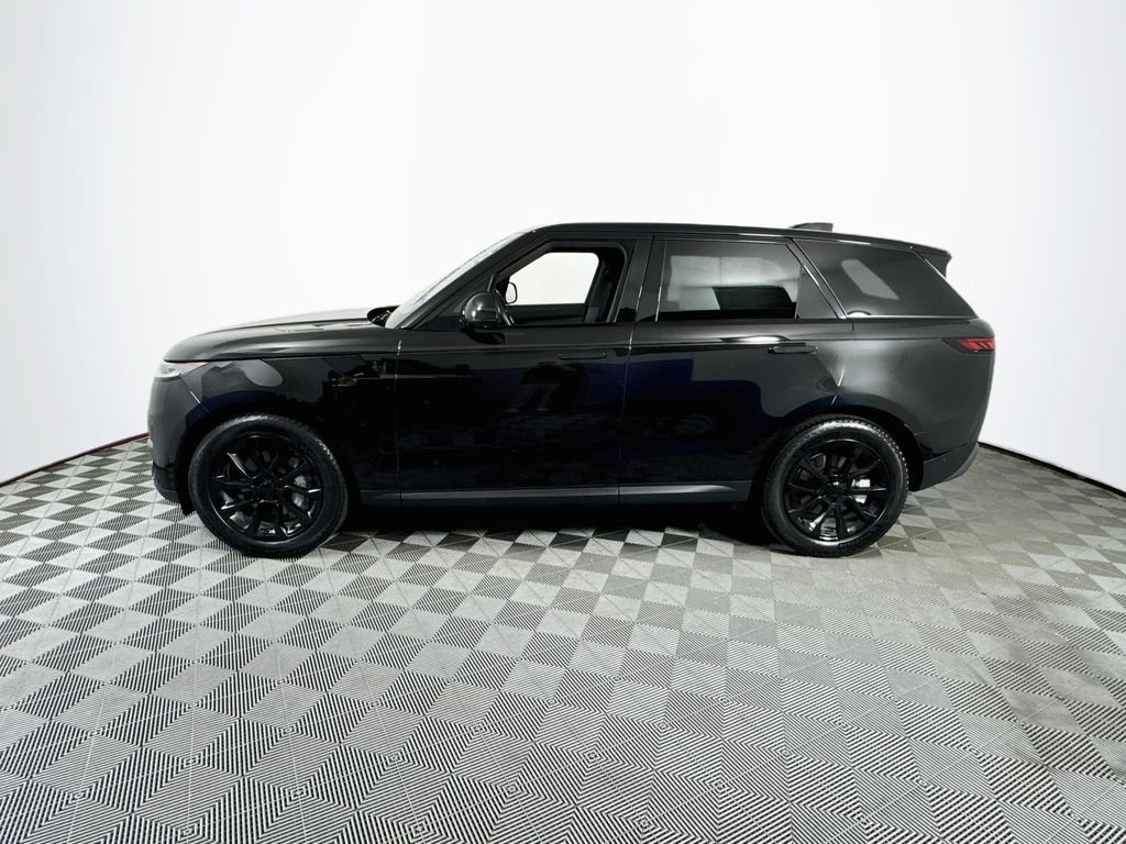 Used 2025 Land Rover Range Rover Sport SE AWD/4WD image 4