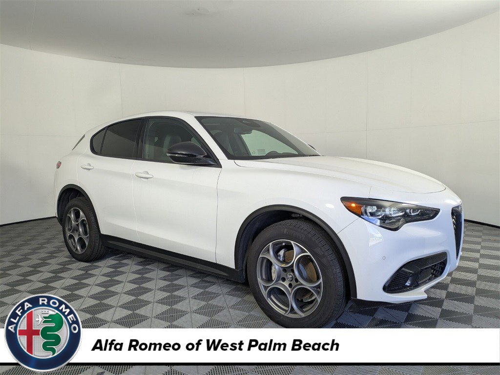 New 2025 Alfa Romeo Stelvio Sprint w/ Convenience Package