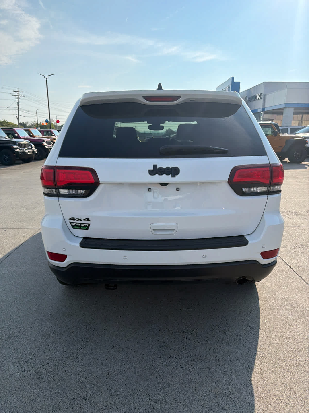 Used 2018 Jeep Grand Cherokee Laredo AWD/4WD image 7
