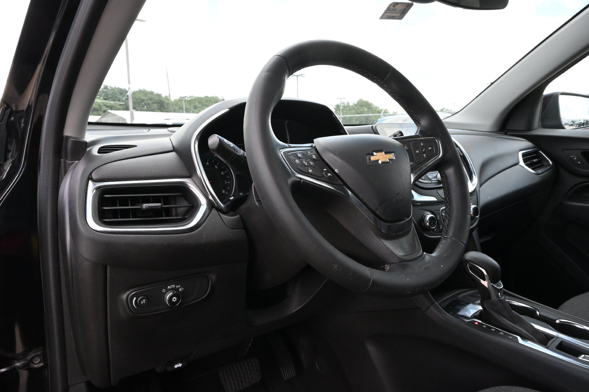 Used 2024 Chevrolet Equinox LT FWD image 16