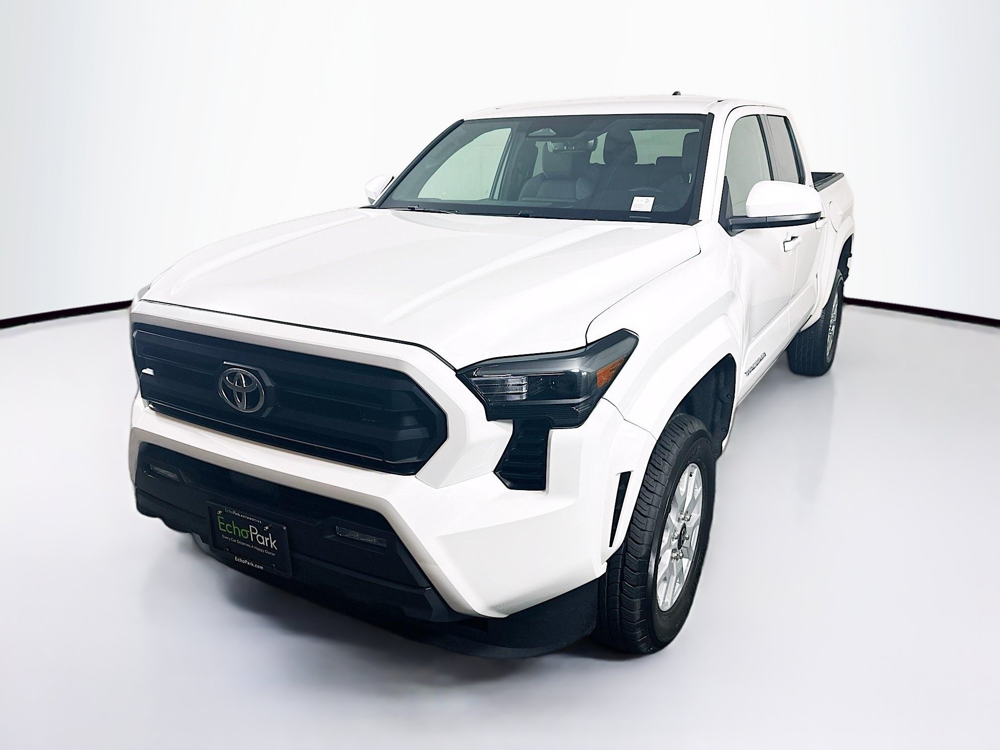 Used 2025 Toyota Tacoma SR5 AWD/4WD image 3