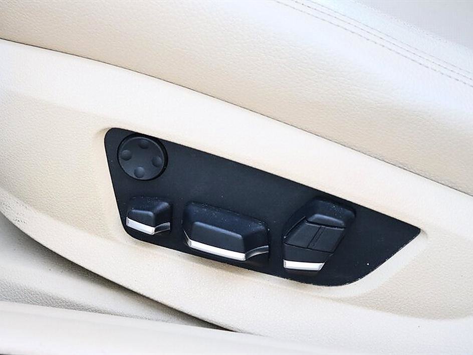 Used 2011 BMW 550i Sedan image 34