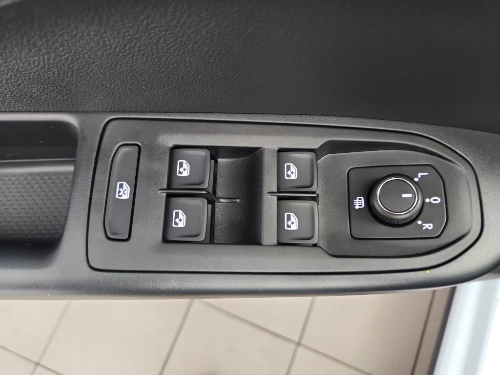 New 2026 Volkswagen Taos SEL image 9