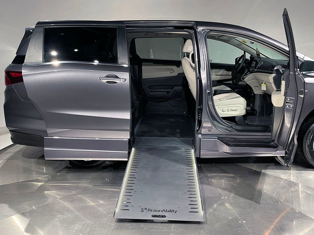 Used 2026 Honda Odyssey EX-L image 2