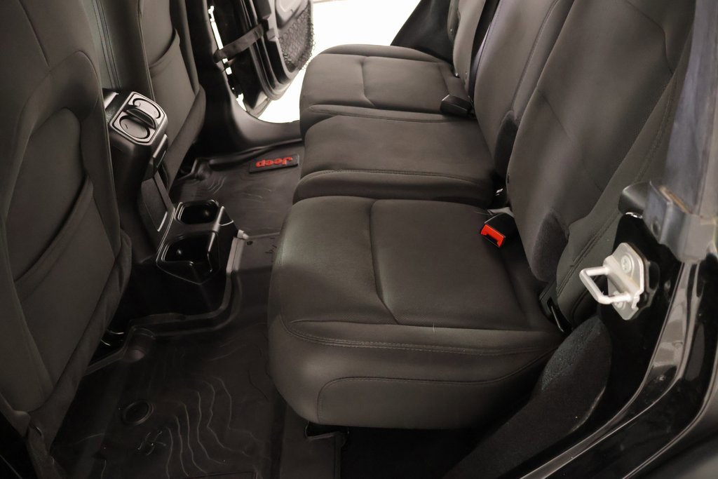 Used 2018 Jeep Wrangler Unlimited Sport image 11