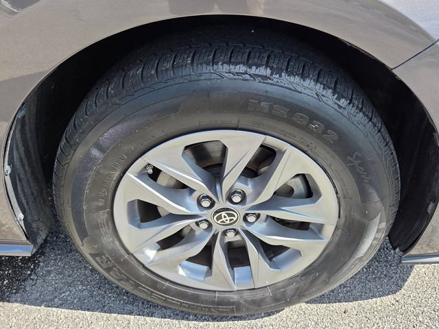 Used 2023 Toyota Sienna XLE FWD image 10