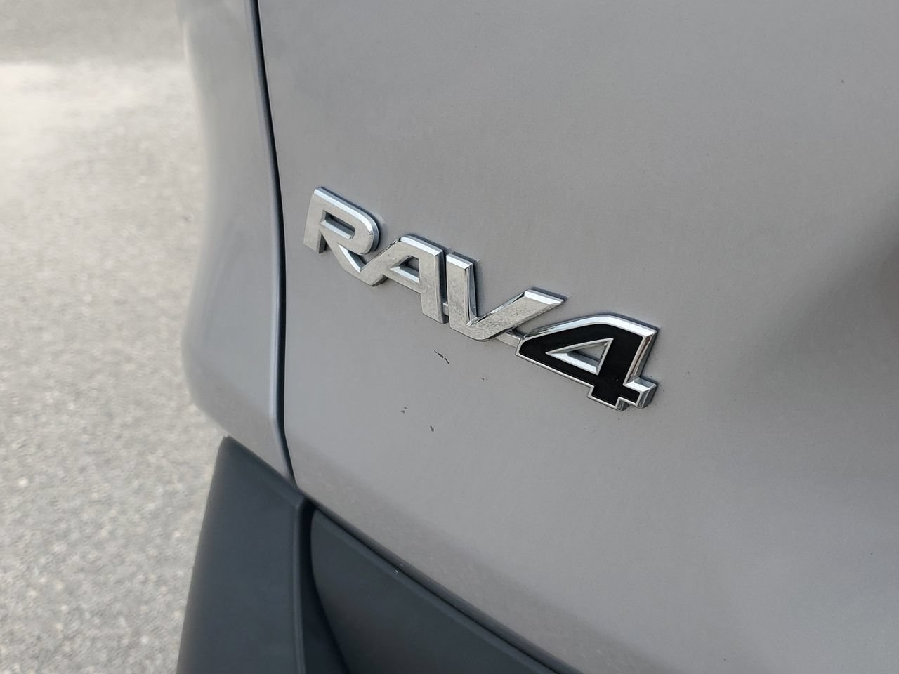 Used 2024 Toyota RAV4 LE FWD image 6