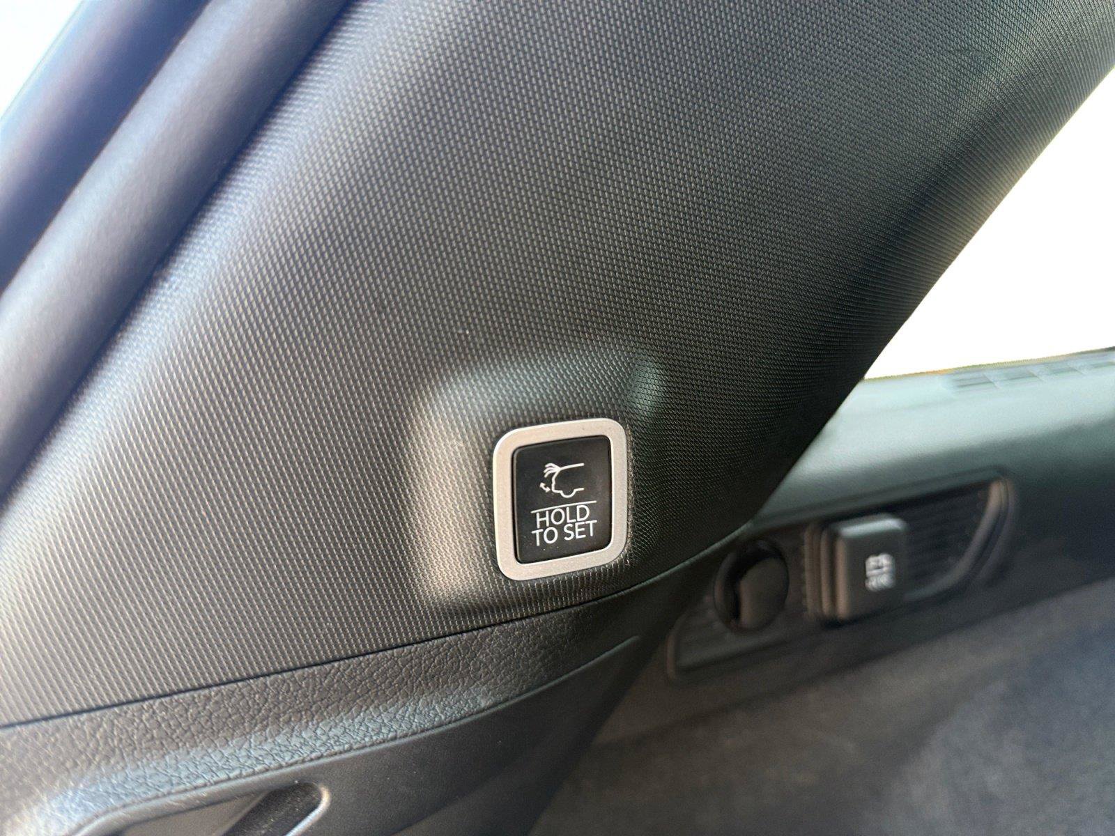 Used 2022 Jeep Grand Cherokee Overland AWD/4WD image 24