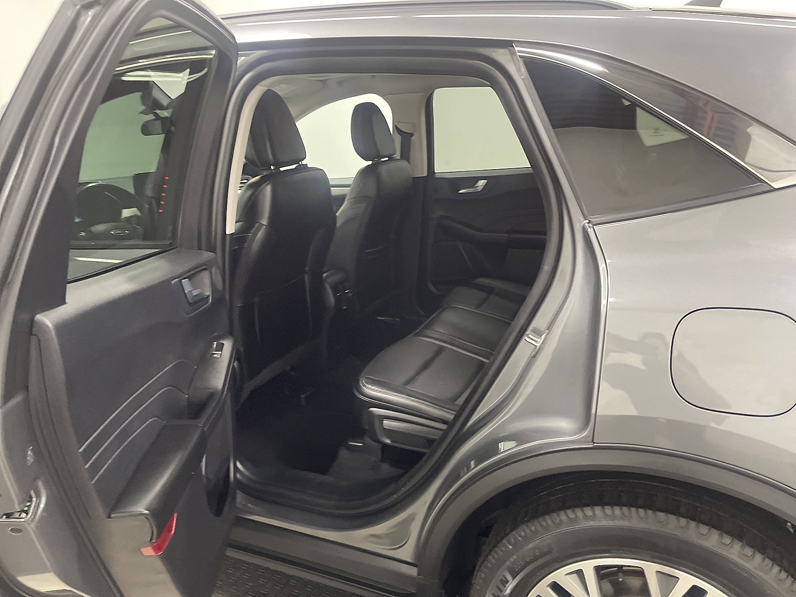 Used 2022 Ford Escape SEL w/ Technology Package AWD/4WD image 4