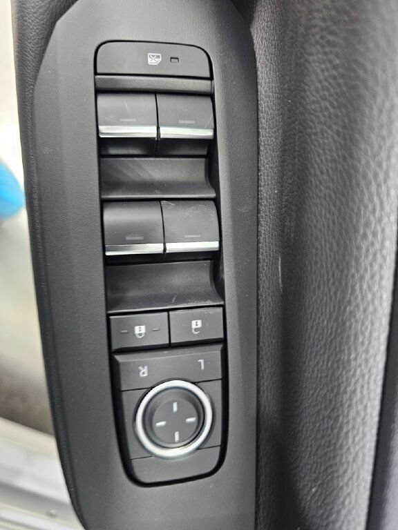 New 2026 Toyota Prius Plug-In Hybrid FWD image 25