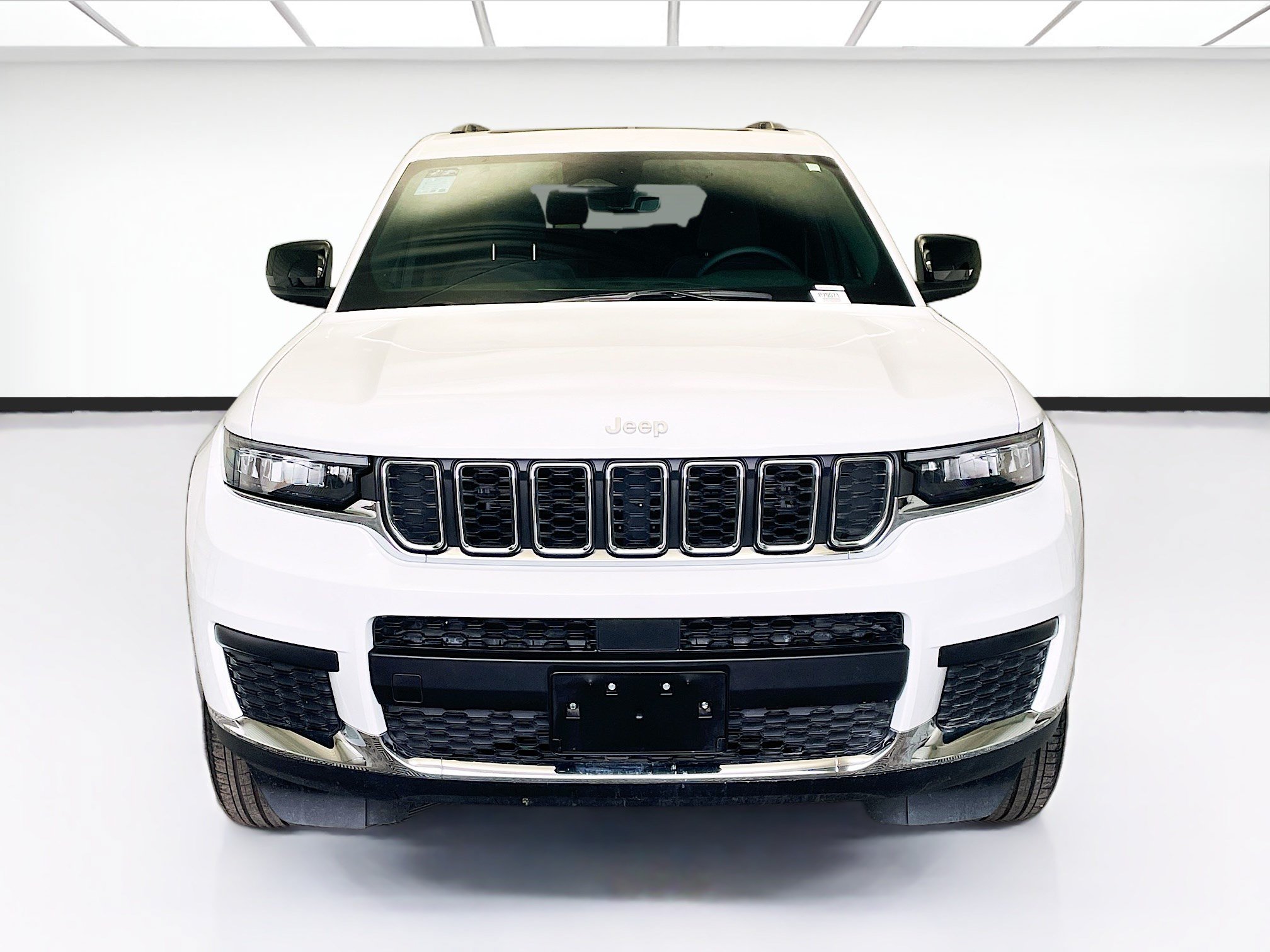 Used 2025 Jeep Grand Cherokee L Laredo RWD image 2