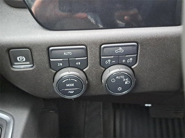 Used 2025 Chevrolet Silverado 1500 LT image 16