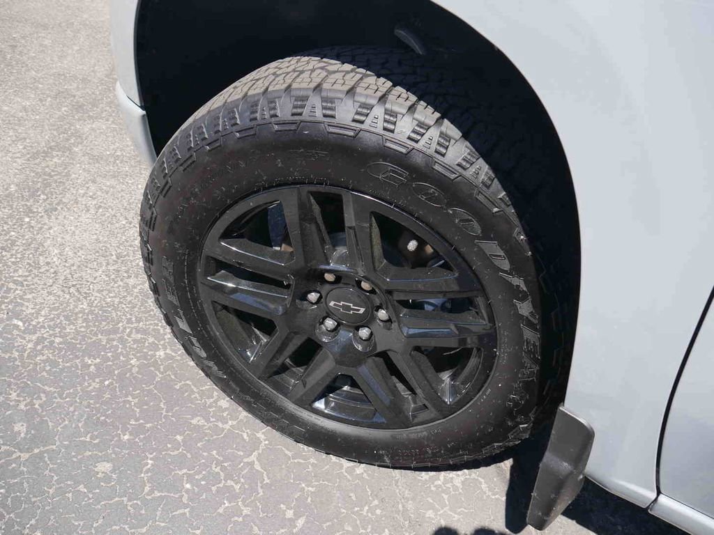 Used 2025 Chevrolet Silverado 1500 RST AWD/4WD image 14