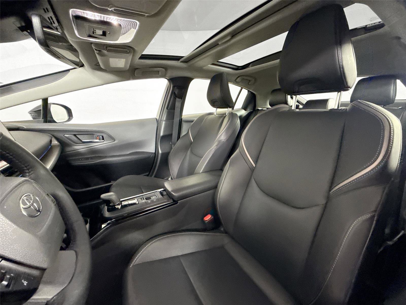 Used 2025 Toyota Prius Limited image 3