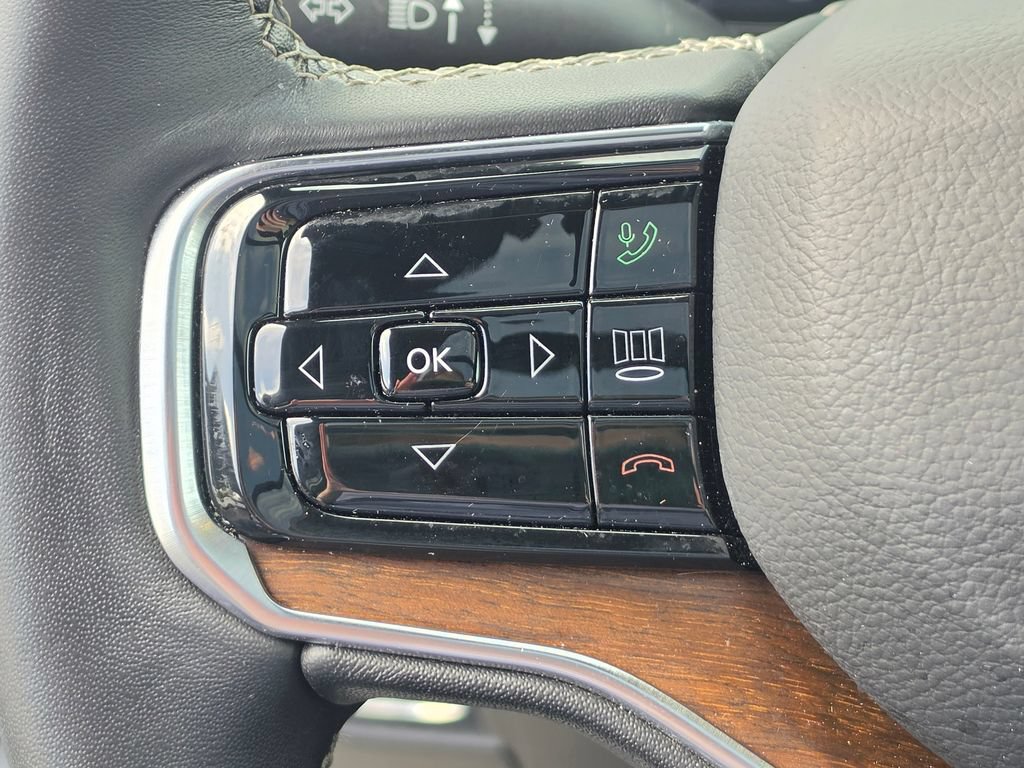 Used 2025 Jeep Grand Wagoneer 4WD w/ 8-Passenger Seating Package image 18