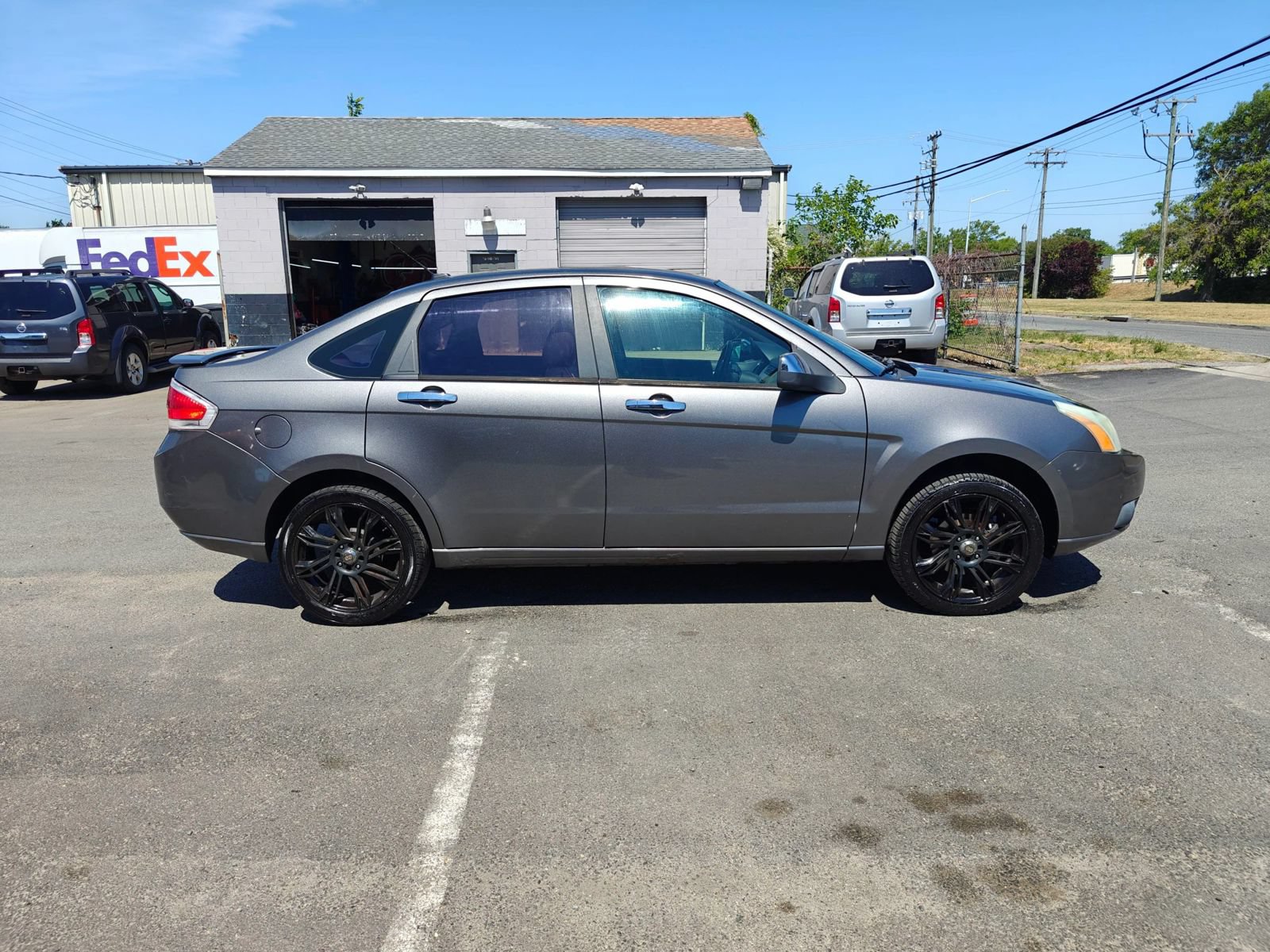 Used 2010 Ford Focus SEL FWD image 6