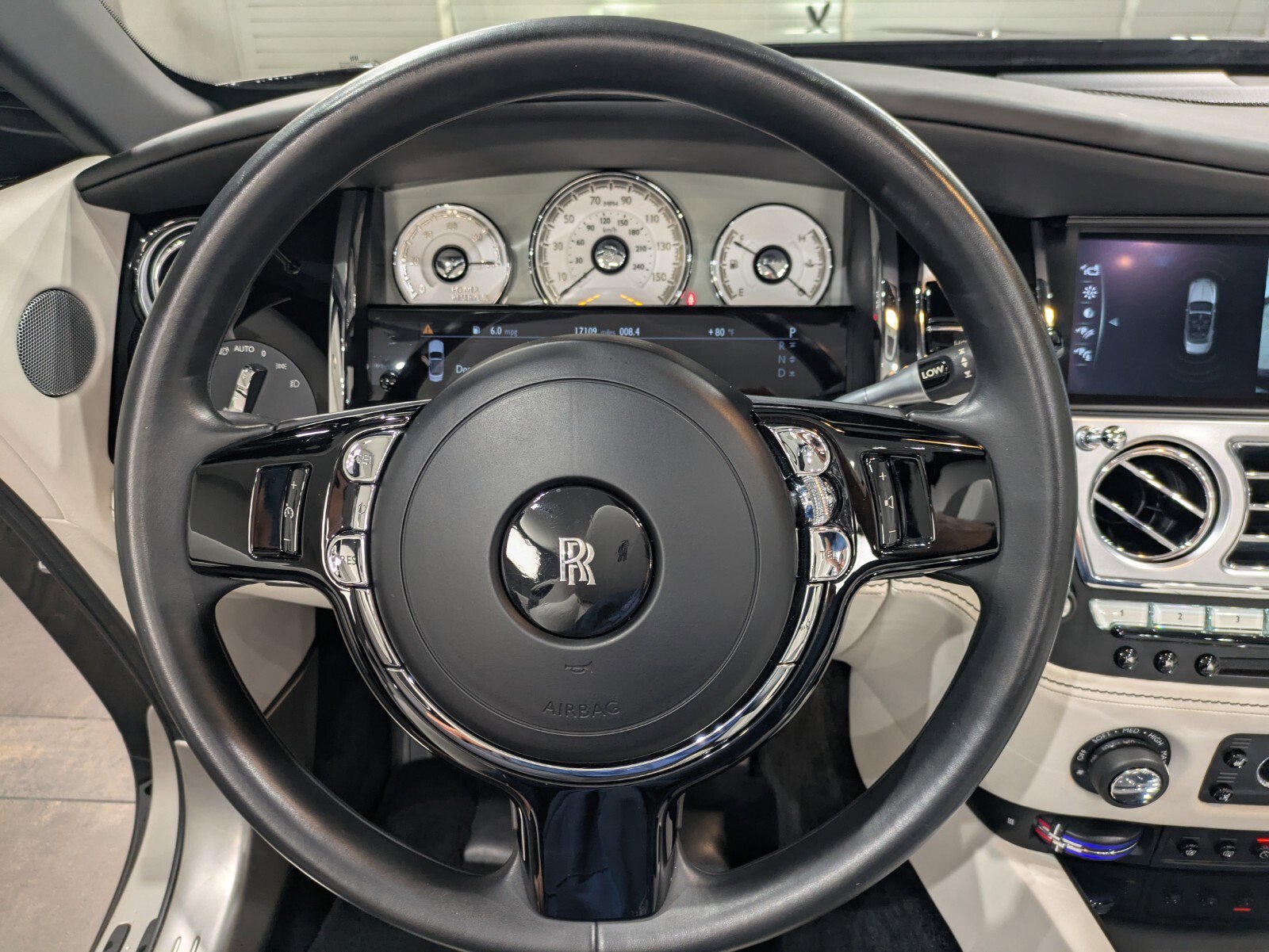 Used 2019 Rolls-Royce Dawn image 11