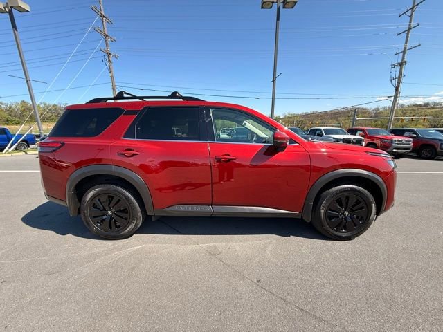 Certified 2024 Nissan Pathfinder SV w/ Black Appearance Package image 4