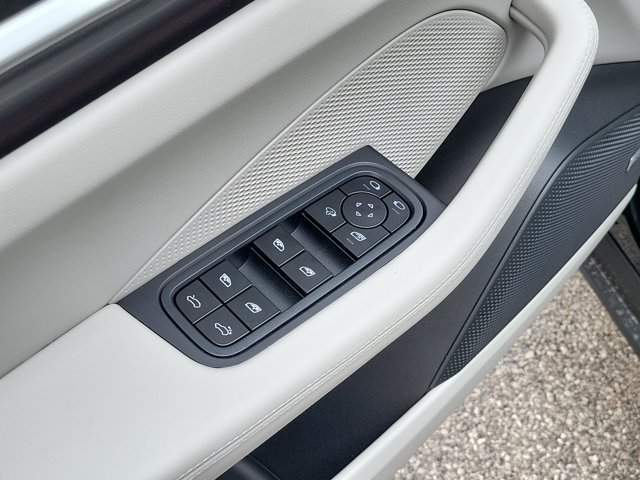 New 2026 Porsche Macan Electric RWD image 26