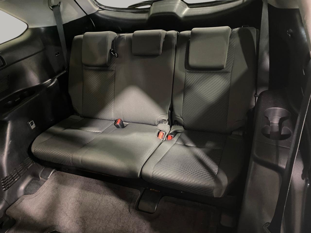 Used 2014 Toyota Highlander LE AWD/4WD image 12