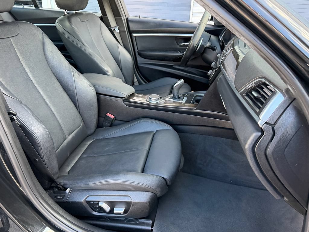 Used 2018 BMW 340i Sedan w/ Premium Package RWD image 17