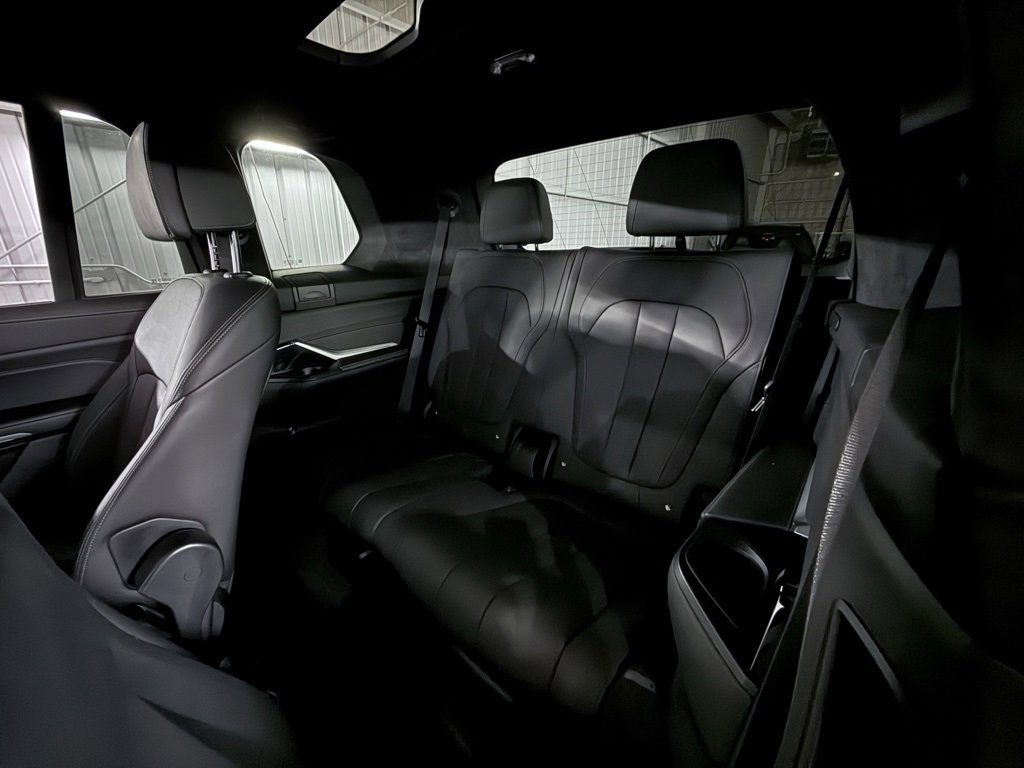 Used 2022 BMW X7 xDrive40i w/ M Sport Package image 25