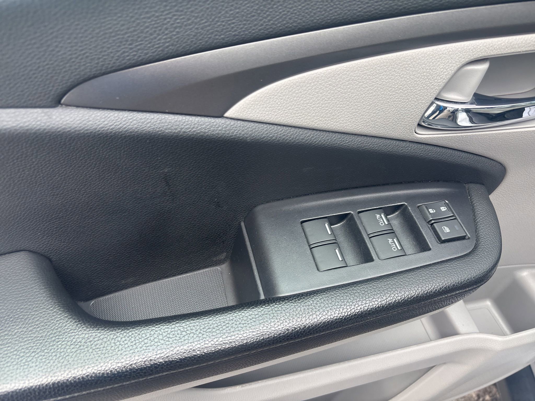 Used 2019 Honda Pilot LX image 24