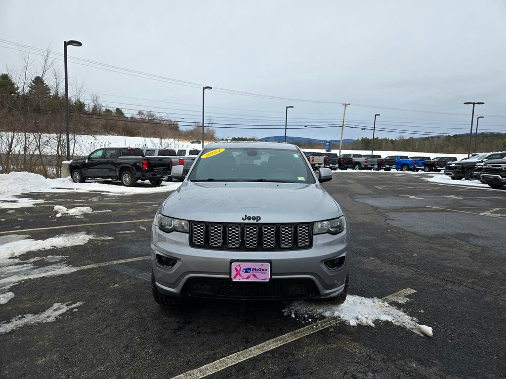 Used 2021 Jeep Grand Cherokee Laredo X image 2